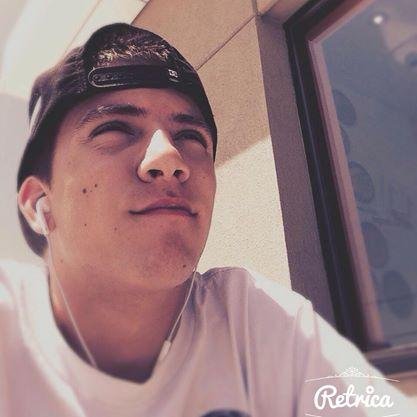 20 year old Canadian, i love music my friends and having a good time :)