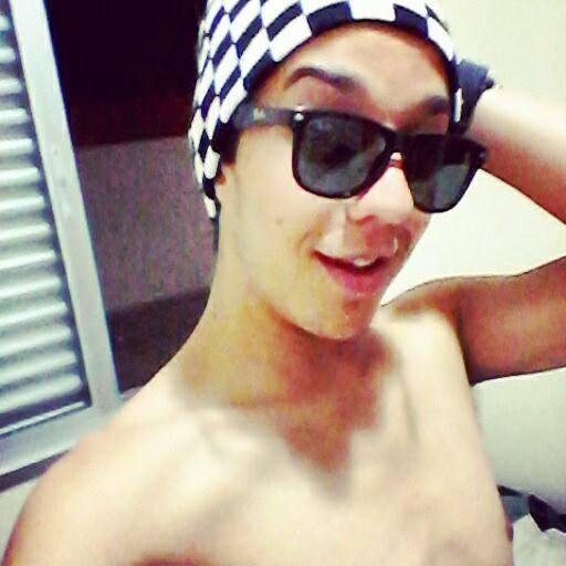 LucasFranklino's profile picture. Eu poderia sim viver sem você, só não sei se poderia ser feliz.