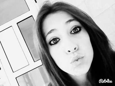 Hazte un verde que te alegre // Soy como soy y el que no me trague que se ahogue // A.C.A.B // No hay sol sin dia ni libertad sin anarkia