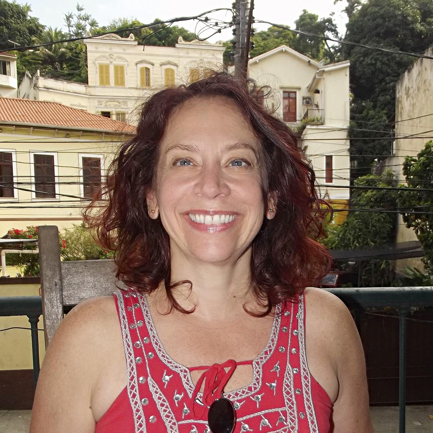 Redatora, escritora, mãe do Danilo, ativista, corredora de rua, leitora voraz e muito mais