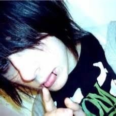 hai im sky friend ... sky is no longer on this so i took over.
im night im from flordia new york i love bands follow me ill follow back ^~^