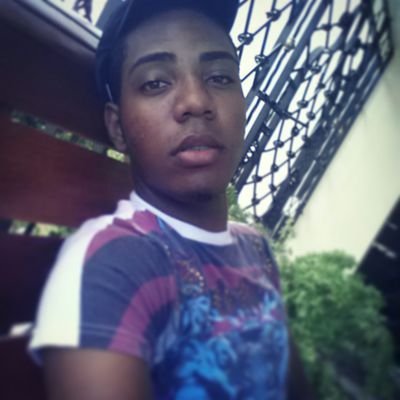 Trankiloooh ! Agradable buena Jente me Gusta la Music ! Y le Doy FolloW a Q me SiGueeeh !!! ;)