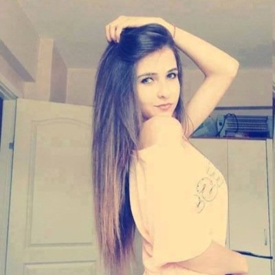 Bazı insanlara çok yakışır, hayat savaşını kazanmışlıkların yorgunluğu ! Yüzmeyi iyi biliyorum ama o yorgunluğunda can cekişiyorum .Yakıstığıyla kal!