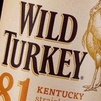 Bienvenido a #WildTurkey, el lugar donde la actitud se toma en un vaso con dos hielos. #Whiskey #Bourbon