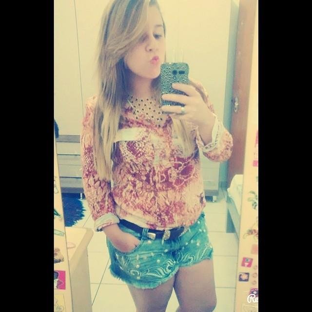 Minha vida. Minhas escolhas. Meus problemas. Meus erros. Nenhum é da sua conta. Então, cuide da sua vida antes de falar da minha, beijos !