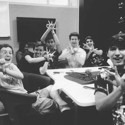 tweet me who out of 6/6 you want a dm to(:
