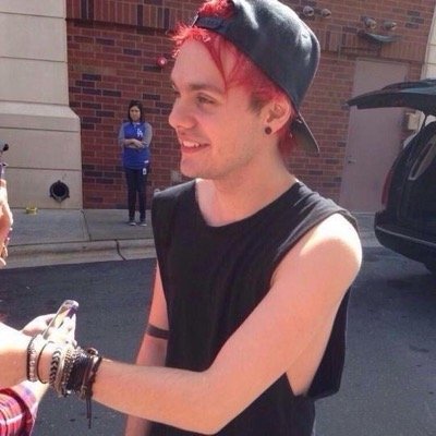 follow @imagineme5sos__ because she gave you this free follow