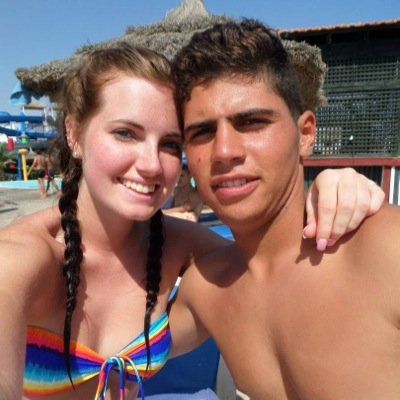 im hamdi I'm from Tunisia  .. I'm 19 ... follow me xxxxxxx