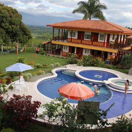 Alquiler de Fincas y Hoteles en el Quindío, Hoteles y Fincas en  Eje Cafetero, Paquetes Turísticos, Termales Santa Rosa de Cabal,  Descuentos parques Temáticos.