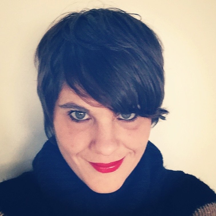 (Web)copy & journalist (PUB/GAEL). Coworker, budding yogi, Gorillaz fan, Radiohead enthusiast, street art lover, Instagram addict.