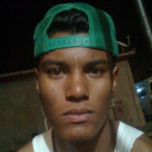 Escribo lo que quiero y Demuestro lo que Hago Msn: Oscarsanchez141095@gmail.com #Follow 3.3 || Te quiero brout By: @AlgoSarcastica