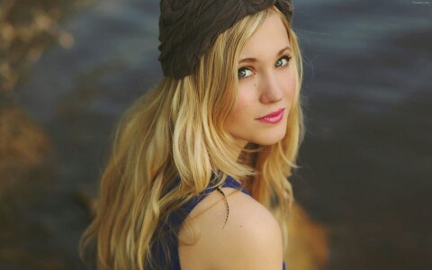 Madre de Nathaniel y Theressa. Esposa de Richard Gray. Adele Starkweather hija de Aloysius. Engañe a mi marido con un Eidolom. {Nefilim sin runas}