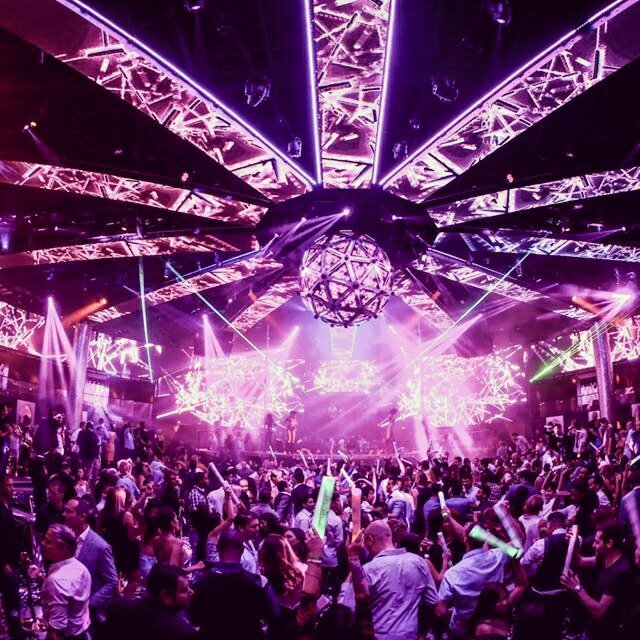 Vip host @Drais beach club and nightclub. If you need bottle service or guest list contact me @5866150296.