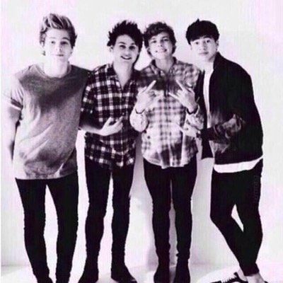 IF YOU LIKE 5SOS or THE VAMPS GO FOLLOW @anyamckean -SHE FOLLOWS BACK!! FOLLOW @anyamckean FOR A DM TO 5SOS BAND ACC GO
