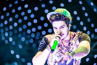 ai eu fui no show do Luan Santana e terminei aqui.