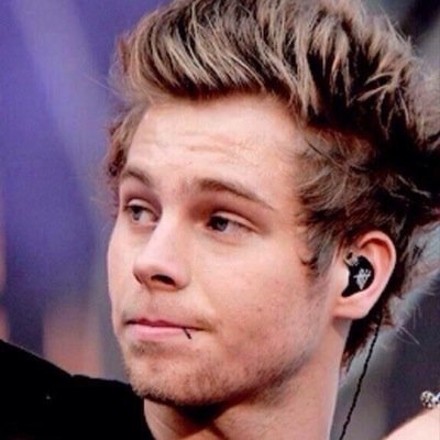Could pls watch this vid I made to ask Luke on a date & read the description #LukeDateWithEmma http://t.co/AKFuDbKu1B