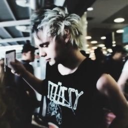 When_moments14's profile picture. when.....