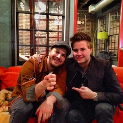 Fans who love celebrating @GavinDeGraw & his band on tour https://t.co/d0q37EnSse