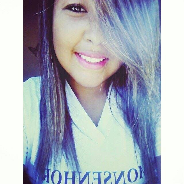 20 anos, amo musica, sou Corinthiana :)