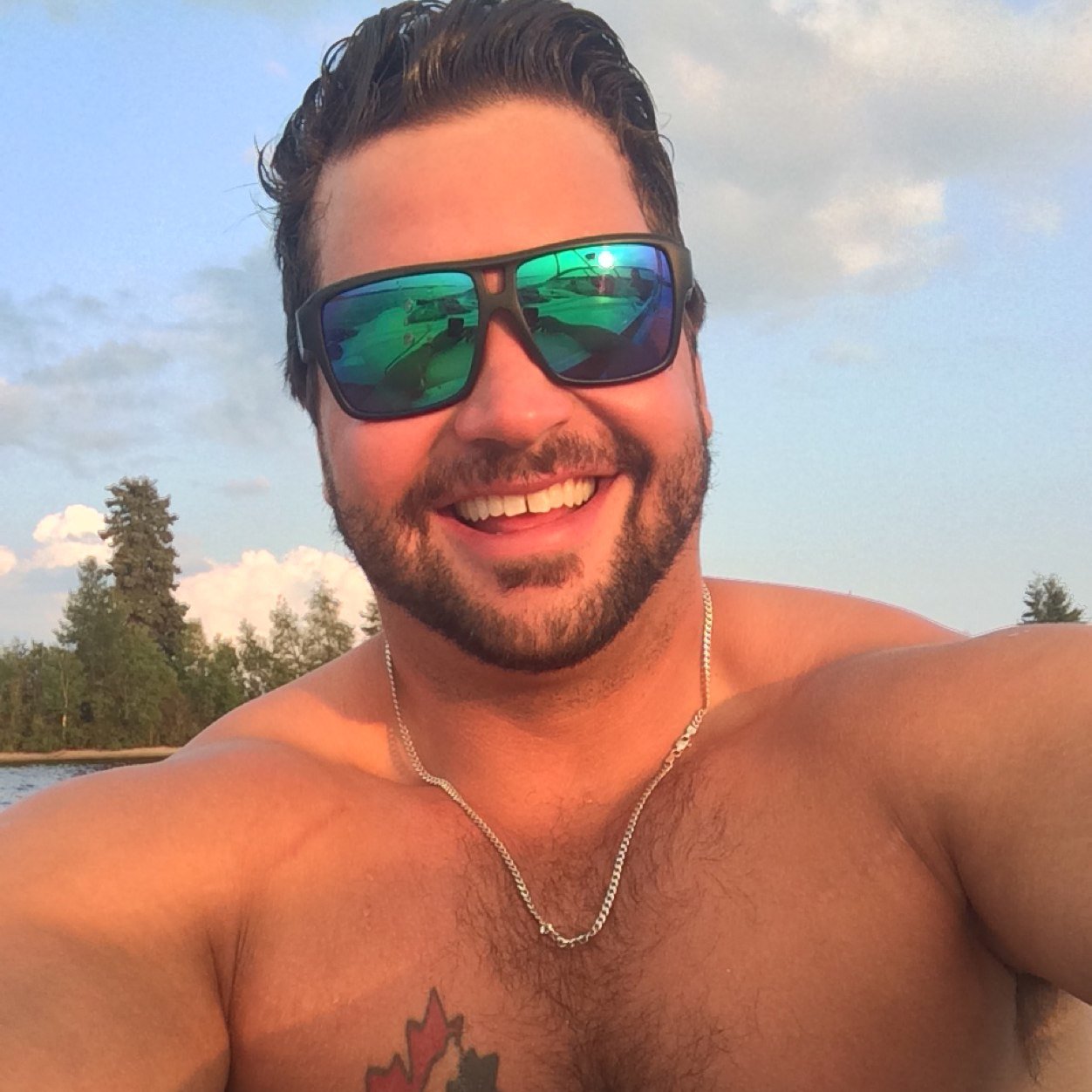 derock_'s profile picture. Owner prairie west electrical services ltd. And super serious guy man dude!