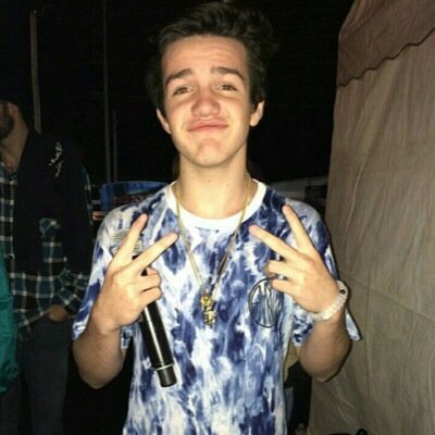 PLEASE FOLLOW @aggressiveaaron IT WOULD MEAN A LOT !
