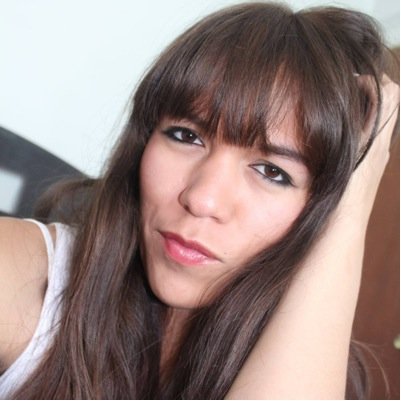 Bailar es mi pasión, tambien estudio comunición. 
La amabilidad es importante pero si no eres amable con las personitas, no esperes que lo sean contigo ;)