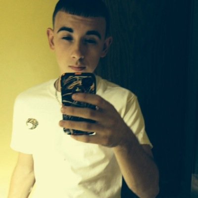 follow me and ill follow you back :)