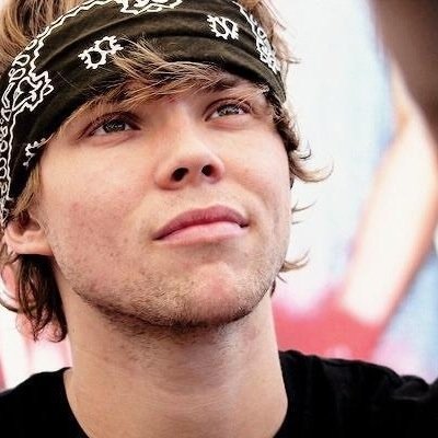 hiiii x this is a free follow can you please follow @jbftclifford it would mean a lot!
