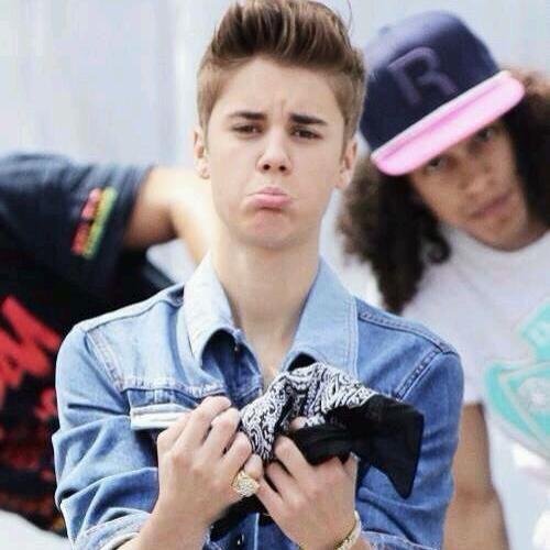 @JustinBieber is my lifesaver. I Follow Back!. :3 @OfficialXriz me ha retuiteado. 04.04.2013. Laura & Ana. Tattoos. Music. 5SOS. 1D.