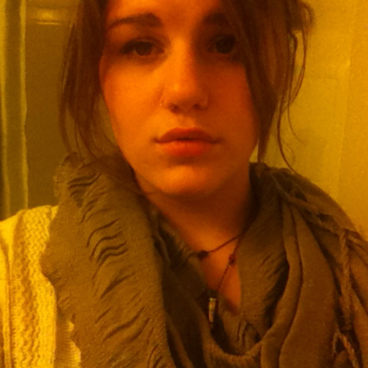 Hippie at heart, vegatarian, music is life. Cats & dogs. Elephants are cute. Grunge, indie, twitter is pretty cool, sad.