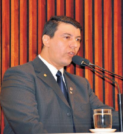 Militar Estadual, Pai de uma professora e de uma oceanógrafa, casado com a tenente PM RR Jussemara