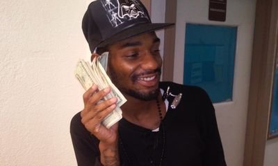 Rizzy☝From N$H  21 IN THA GAME✌☝ Haha N Im Big Smoker, But A LiL DrinkerMore Important I Love The Mula$$ Hit Me