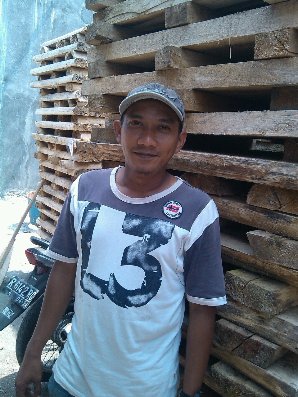 Gue periang dan suka menolong...