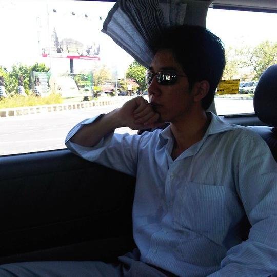 Christian, single gentleman. Professional, love travelling, and enjoying life. +628129606080