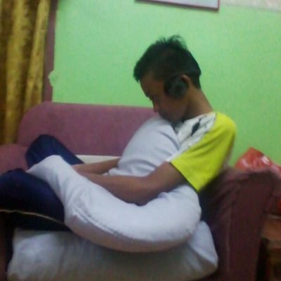 #hello friends twitter #add my wechat=shafiqmr8 #my instagram=shafiqq88 #mengisi masa lapang dengan main BAR