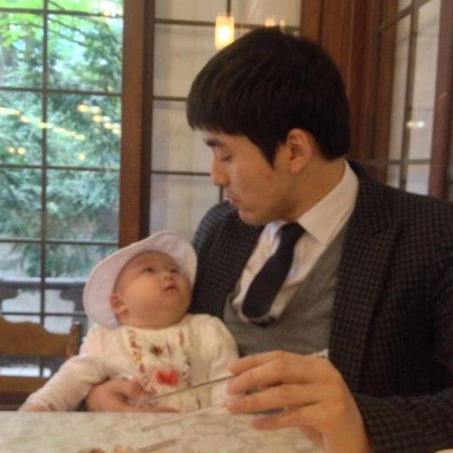 읽고, 생각하고, 쓰고,,,그렇게 살아가는 진리 탐구자. 보이지 않는 진리의 신비함에 큰 매력을 느끼고 있다. 물리, 생물, 철학, 신학이 주된 관심사