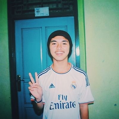 kumiscina's profile picture. Bukan perokok! katanya ngejrengin gitar di @SndyMrngKTB \m/ | ask.fm, instagram, skype: mdimasdp | path: dimas dwi putra