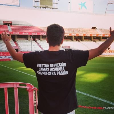 No creas en aquel que dice quererte , vive para ti y muere por los tuyos ,si hay que morir que sea matando