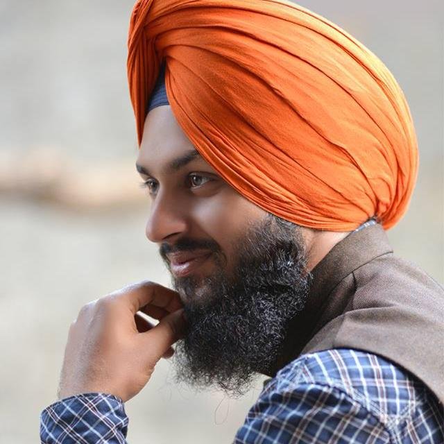 ਇਹ ਸਿਰ ਝੁਕਦਾ ਬਾਬੇ ਨਾਨਕ ਤੇ ਬੇਬੇ ਬਾਪੁ ਦੇ ਮੁਹਰੇ !
 ਬਾਕੀ ਭੁਲ ਜਾਣ ਜੋ ਸਾਨੂ ਝੁਕੋਨਾ ਚਹੁੰਦੇ ਆ !