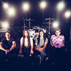 Official Street Team for Adelaide Pop/Rock band @allyearroundaus 

Run by @topazfreo & @Say_We_Can_Jess