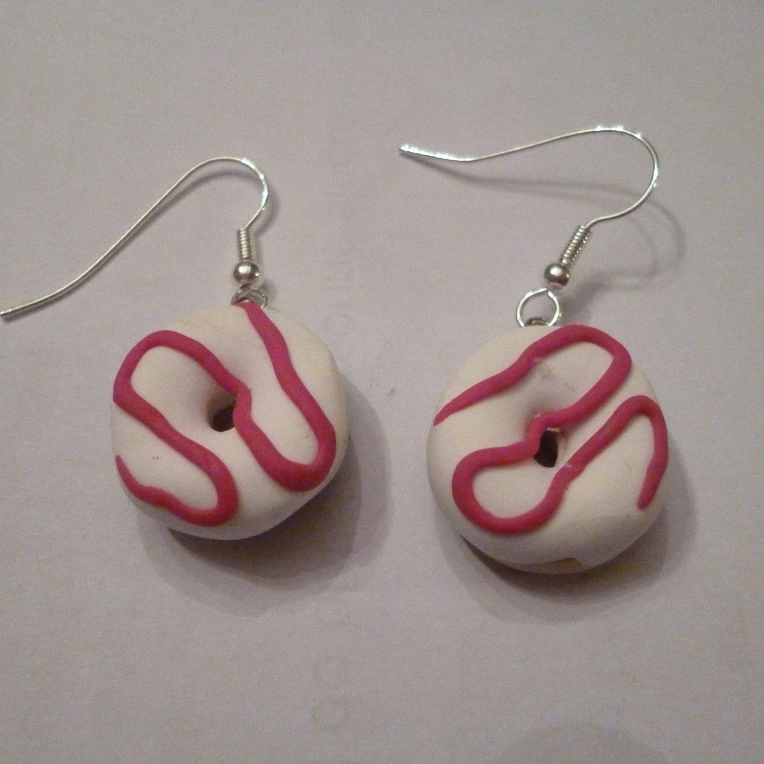 pinksugarjewelr's profile picture. Bijoux fantaisie gourmands et à thème, faits main. Un cadeau sympa à offrir en toute occasion :) Créations en pâte polymère. Commandes possibles.