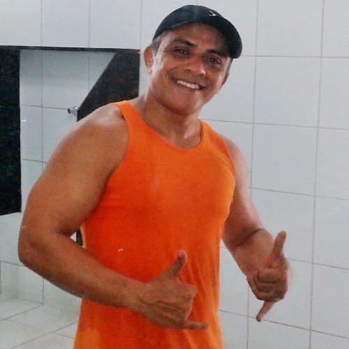 Tranquilo,sorridente,extrovertido e sempre de bem com a vida! Operação beta lab. Hehehe
