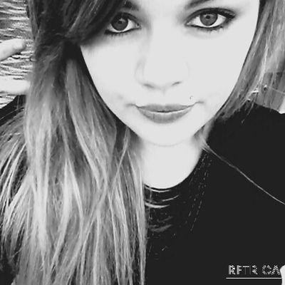 FOLLOW ME, JE FOLLOW BACK. 
SI TU CROIS QU'ÊTRE LESBIENNE EST UN CHOIX, A QUEL MOMENT AS TU CHOISIS D'ÊTRE HETERO ? 
SNAP : Kelly.hntl 
JE VEUX UNE AMOUREUSE