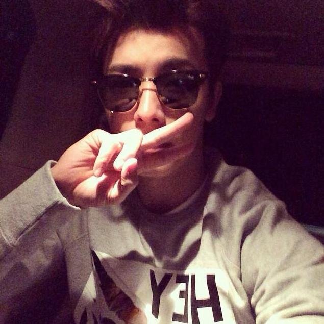 SJ
Just Bot . Not real.^^ 
Real : @donghae861015