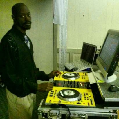 DJ love party man master Dj love Brian if you need a real sexy Dj for a party that need done asap hit me up at 3137534767
