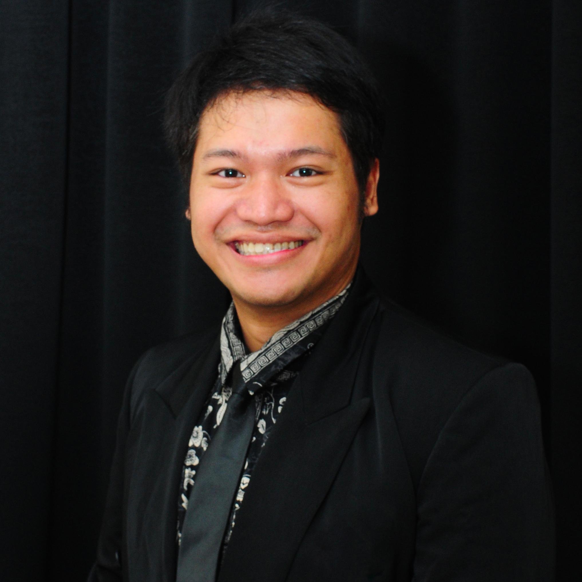 Lecture, Geek, Multimedia and Founder ArsaPrada Photography