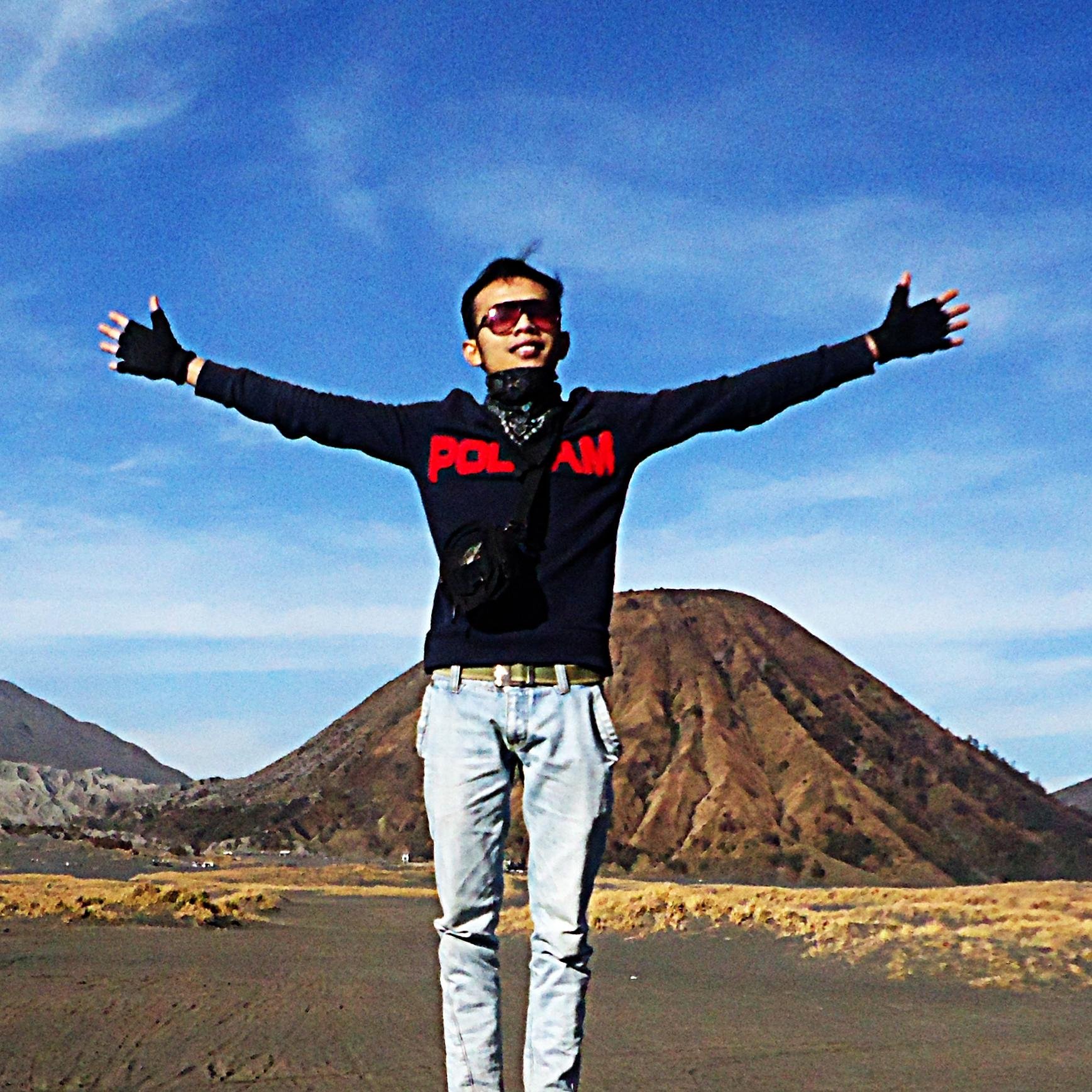 rofiek_slow's profile picture. https://t.co/Rp3u2ey0yd                                                Instagram _ rof13k