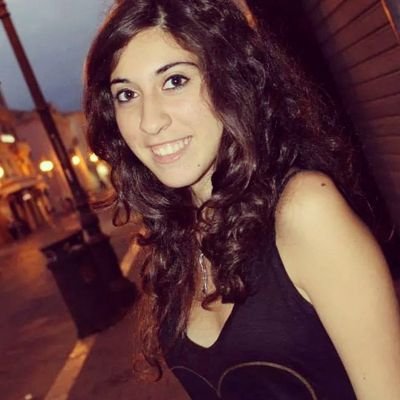 Hi Guys ♡ Ciao a tutti, Mi chiamo Marta e sono una ragazza di 16 anni,  sono solare, amo ascoltare musica e leggere libri, soprattutto Fantasy.