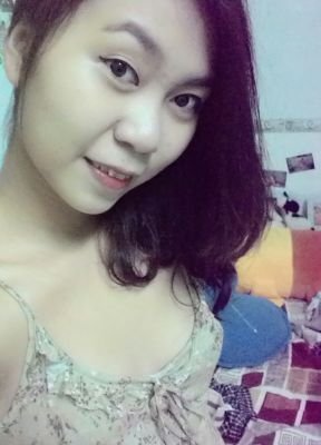 Im Moon...19 :* love writin' hi everybody!!! 3