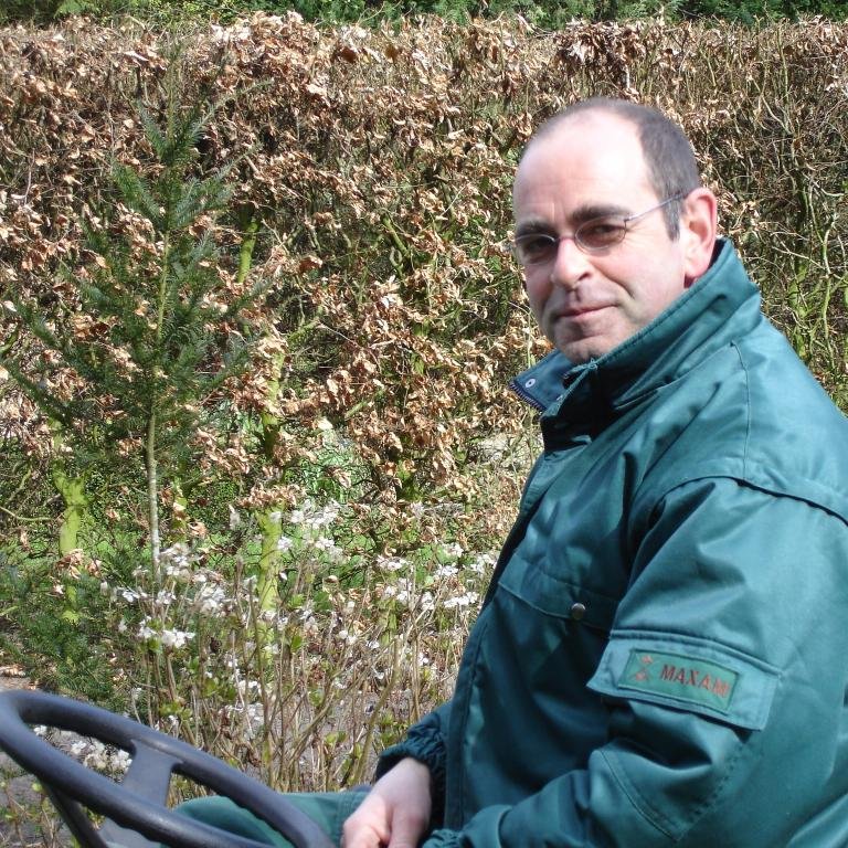 Uw tuinman voor aanleg en onderhoud van uw tuin of bedrijfsterrein.